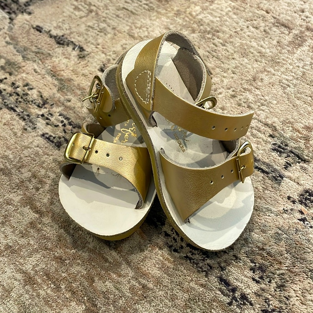 Hoy Sun Sans Surfer Sandal Gold Like New!
